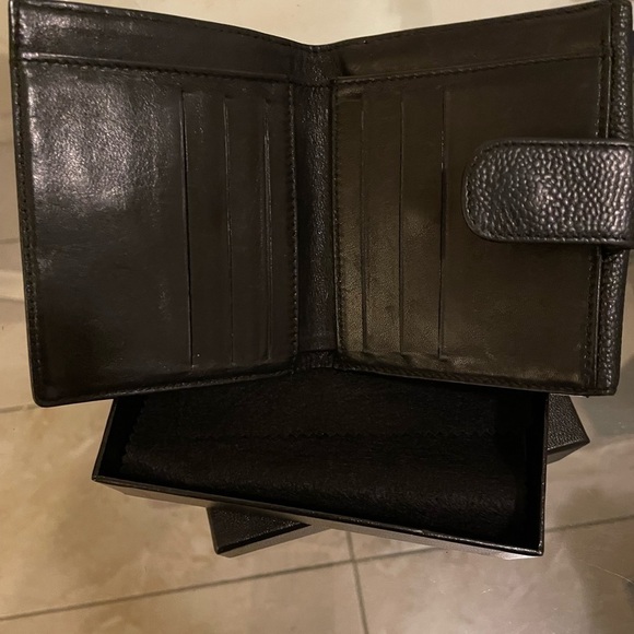 Chanel caviar bifold wallet - Picture 10 of 11